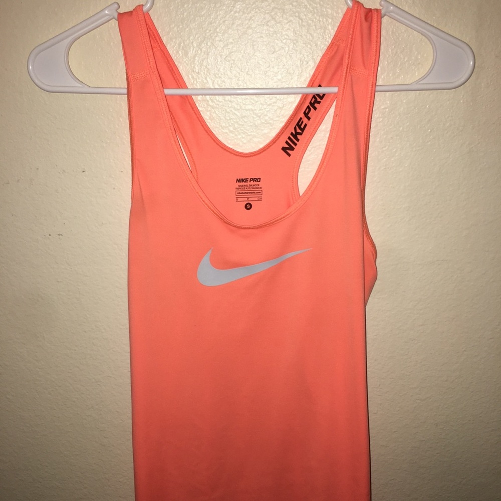 nike workout tank top